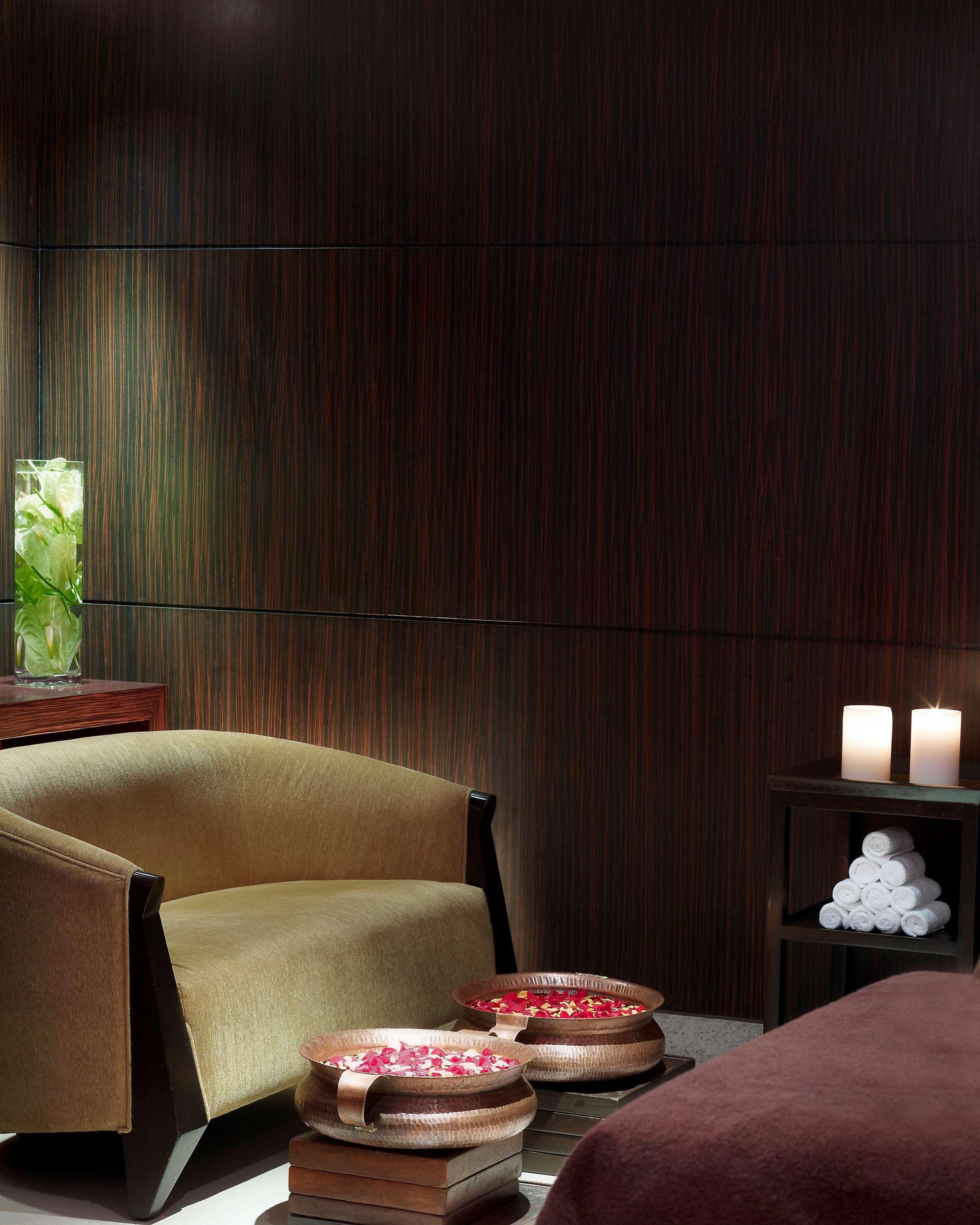 Hotel Hyatt Regency Mumbai International Airport Exterior foto A wall panel made of wood veneer