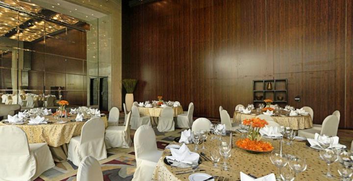 Hotel Hyatt Regency Mumbai International Airport Exterior foto The ballroom